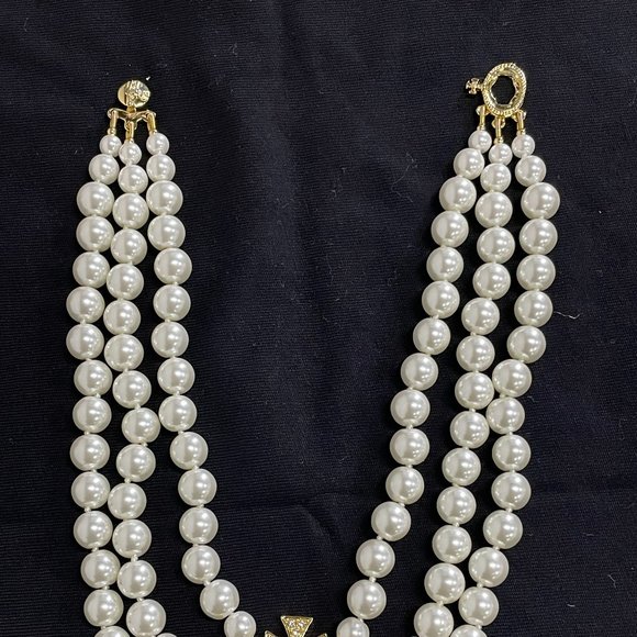 💯Vivienne Westwood Three Row Pearl bas relief Choker Necklace - Picture 6 of 6